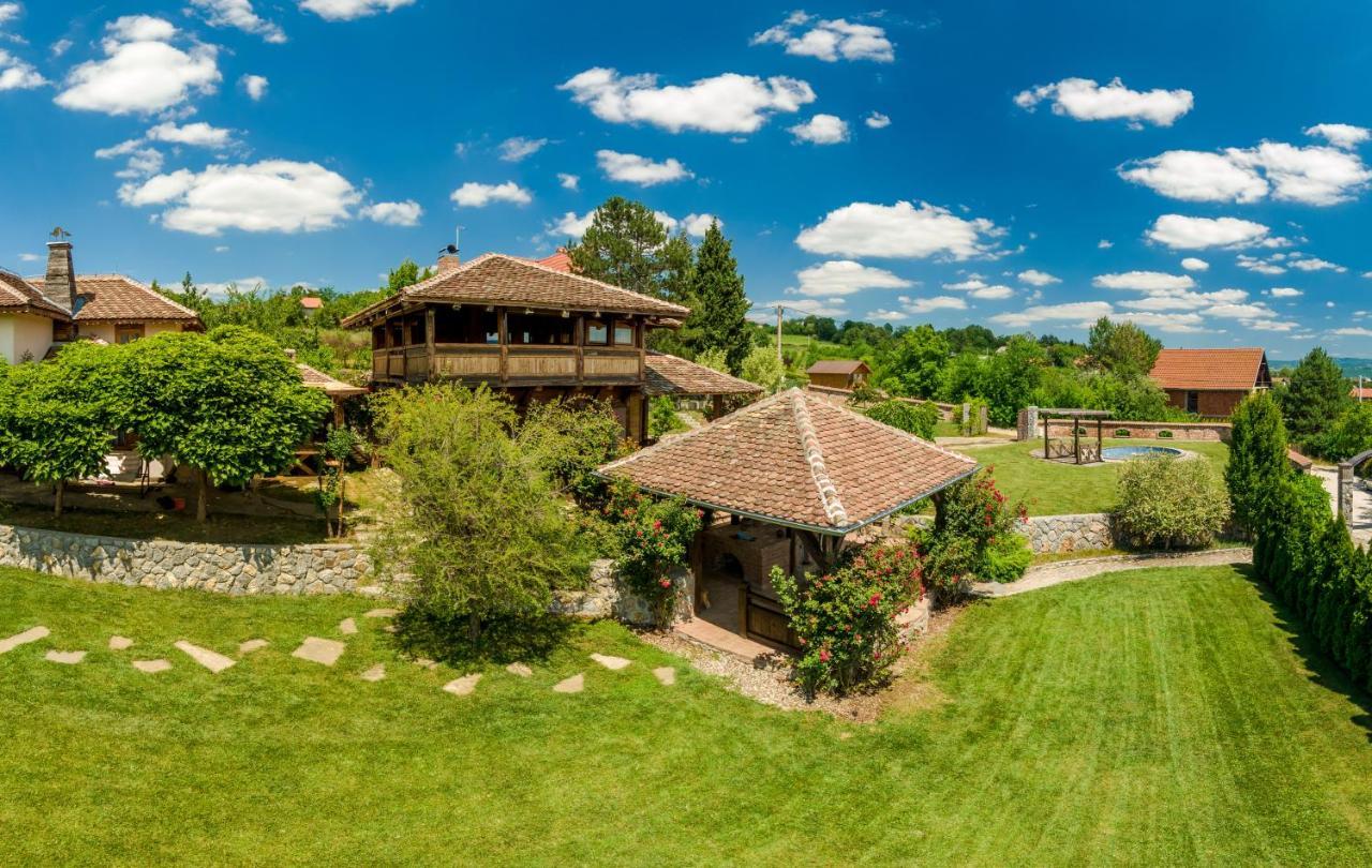 Woodland Resort 크라구예바츠 외부 사진
