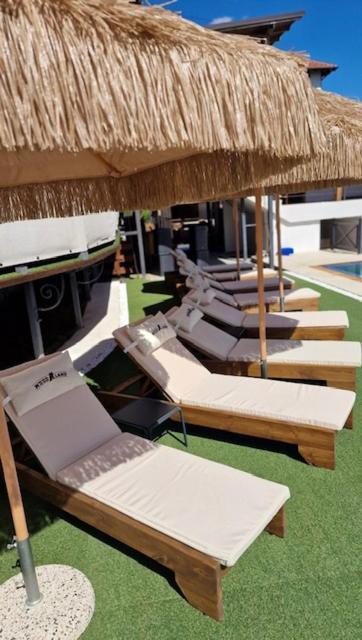 Woodland Resort 크라구예바츠 외부 사진